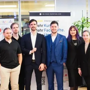 Team von we make marketing am Messestand